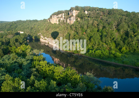 Luftbild von der Dordogne Fluss und die umliegende Landschaft in der Nähe von Sarlat in der Dordogne-Perigord Region Süd-West Frankreich. Stockfoto