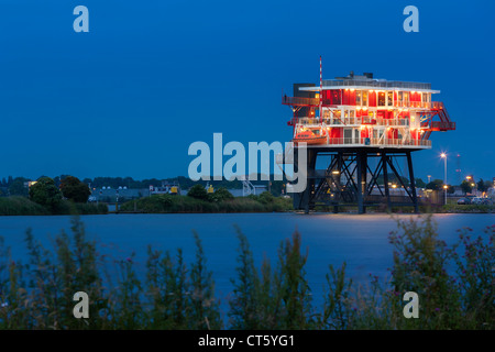 Amsterdam REM-Eiland, REM-Insel-Restaurant. Ein ehemalige Nordsee-Piraten TV-Sender jetzt im Amsterdamer Hafen, Hafen docklands Stockfoto