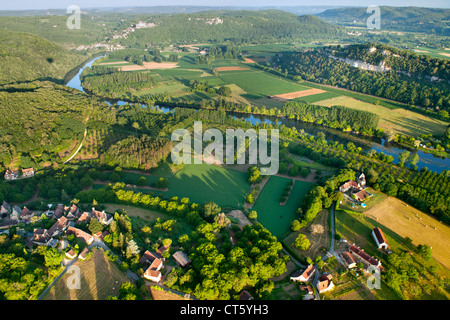 Luftbild von der Dordogne Fluss und die umliegende Landschaft in der Nähe von Sarlat in der Dordogne-Perigord Region Süd-West Frankreich. Stockfoto