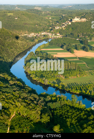 Luftbild von der Dordogne Fluss und die umliegende Landschaft in der Nähe von Sarlat in der Dordogne-Perigord Region Süd-West Frankreich. Stockfoto