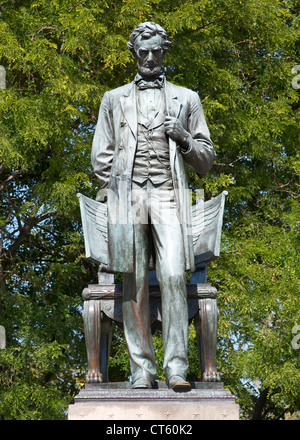 Ständigen Lincoln, eine Bronzestatue von Augustus Saint-Gaudens im Lincoln Park in Chicago, Illinois, USA. Stockfoto