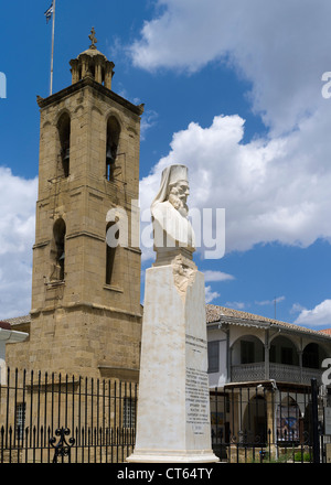 dh Altstadt Lefkosia NIKOSIA ZYPERN Erzbischof Kyprianos Büste Statue griechischer Unabhängigkeitskrieg 1821 agios saint johns Kathedrale griechenland südlich Stockfoto