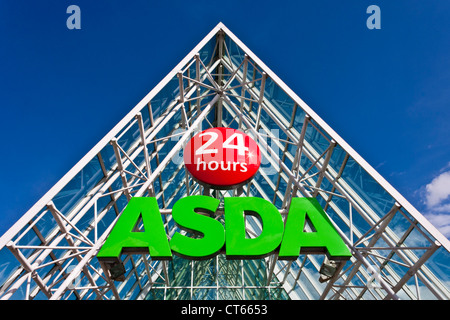 Eingang zum Asda Supermarkt Shop, untere Earley, Reading, Berkshire, England, Vereinigtes Königreich Stockfoto