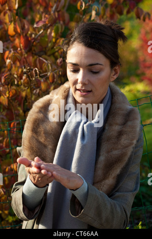 HÄNDEWASCHEN, FRAU Stockfoto