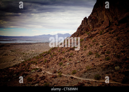 Die Höhenloipe rund um Saras Riss Blick auf die Insel am Lake Havasu City AZ Stockfoto