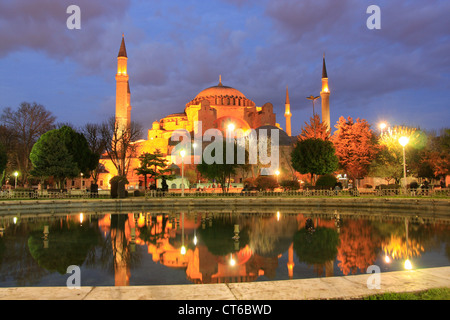 Hagia Sophia bei Nacht, Sultanahmet, Istanbul, Türkei Stockfoto