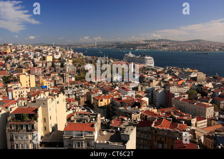 Blick auf die Stadt und Golden Horne vom Galata Turm, Istanbul, Türkei Stockfoto