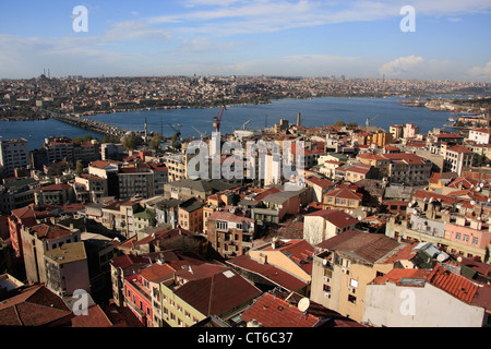 Blick auf die Stadt und Golden Horne vom Galata Turm, Istanbul, Türkei Stockfoto