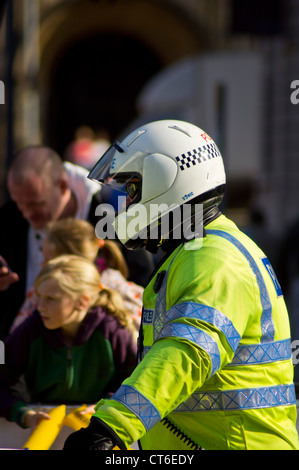 Polizei motor Radfahrer im Stadtzentrum von Leeds Stockfoto