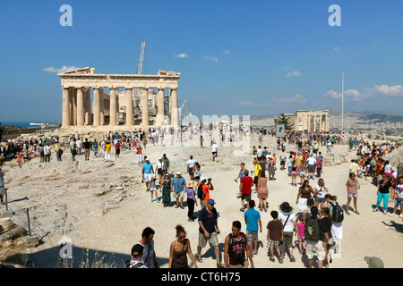 Touristen auf der Akropolis in Athen Griechenland Stockfoto