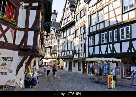 Restaurants, Bars, Cafés, Fachwerkhäusern, Maison des Tanneurs, Rue du Bain-Aux-Plantes, Petit France, Straßburg, Frankreich Stockfoto