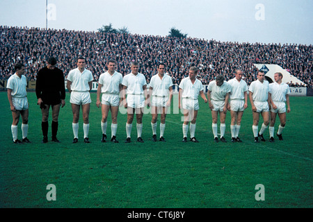 Sport, Fußball, Regionalliga West 1964/1965, Rot-Weiss Essen gegen Preussen Münster 1:1 Stadion eine der Hafenstrasse team Foto Münster, v.l.n.r.: Helmut Tybussek, Torwart Dieter Feller, Klaus Bockisch, Falk Doerr, Werner Lungwitz, Manfre Stockfoto