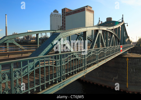 D-Krefeld, Rhein, Niederrhein, Rheinland, Nordrhein Westfalen, NRW, Rheinhafen Krefeld, Rheinhafen, historische, Drehbrücke, Jugendstil Stockfoto