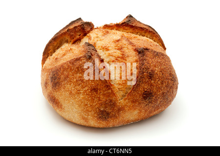 Selbstgebackenes Brot auf weißem Hintergrund Stockfoto