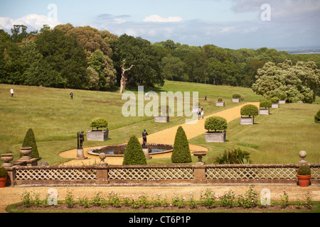 Genießen Sie die Gärten in Osborne House, East Cowes, Isle of Wight, Hampshire UK im Juni - Osbourne House Stockfoto