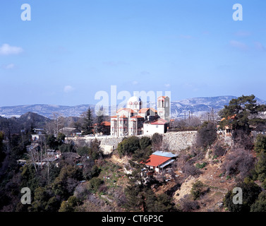 Kirche in typischen Troodos Mountain Village, platres, Troodos-Gebirge, Zypern. Stockfoto