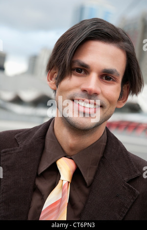 Porträt eines zuversichtlich Geschäftsmann lächelnd Stockfoto