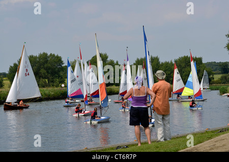 Segeln auf dem Fluß Waveney bei Beccles, suffolk Stockfoto