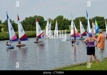 Mono-Segel-Rennen Stockfoto