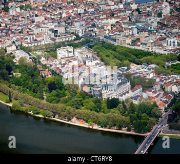 Eine Luftaufnahme von Vichy (Allier - Auvergne - Frankreich). Vichy von oben. Allier Auvergne Frankreich Europa Stockfoto