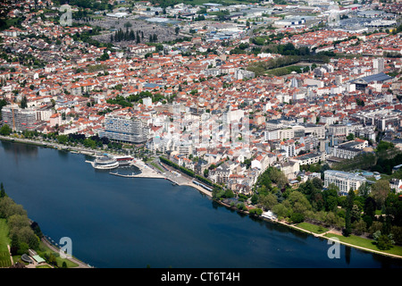 Eine Luftaufnahme von Vichy (Allier - Auvergne - Frankreich). Vichy von oben. Stockfoto