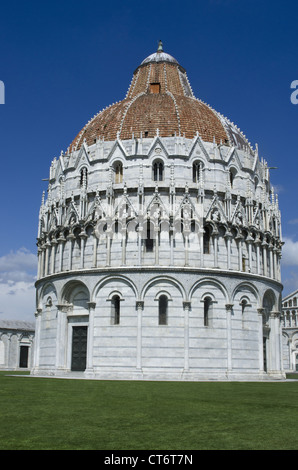 Baptisterium in der Nähe von schiefen Turm von Pisa, Pisa, Italien Stockfoto