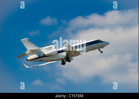 Portugiesische registriert, Dassault Falcon 7 X Flugzeug nehmen ab. Stockfoto