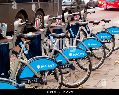 Barclays Cycle Hire BCH Fahrrad Anteil Fahrräder geparkt in central London UK auch bekannt als Boris Bikes nach dem Oberbürgermeister von London Stockfoto