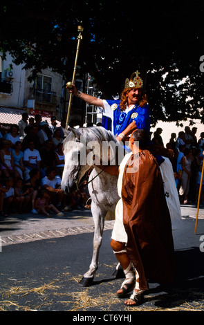 St-Jean De Fos Frankreich Languedoc-Roussillon Festzug feiert Ankunft Karls des großen In der Stadt 804 Stockfoto