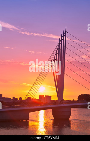 Fußgänger-Hängebrücke, Salford Quays, Manchester, UK Stockfoto