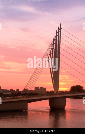 Fußgänger-Hängebrücke, Salford Quays, Manchester, UK Stockfoto