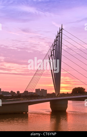 Fußgänger-Hängebrücke, Salford Quays, Manchester, UK Stockfoto