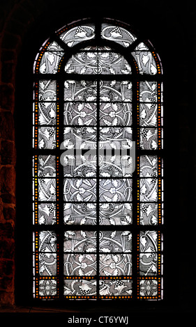 Lüttich, Belgien. Eglise Saint-Denis - Interieur. Glasmalerei-Fenster - schwarz und weiß, geätzt Stockfoto