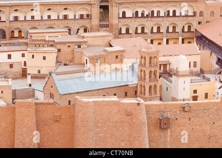 Die Kirche der Verklärung mit seinem Glockenturm auf dem Gelände des Klosters der Heiligen Katharina, Sinai, Ägypten Stockfoto