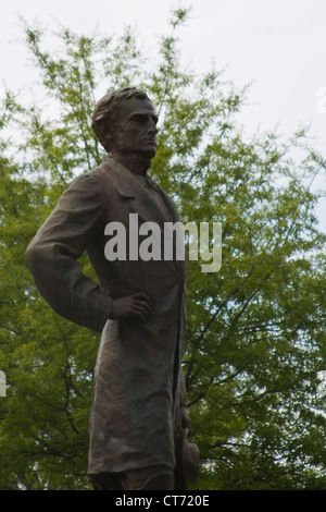 Eine Statue von Jefferson Finis Davis auf dem historischen Hollywood Cemetery in Richmond Virginia. Stockfoto