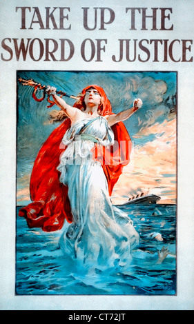 Nehmen Sie das Schwert der Gerechtigkeit - eine Figur steigt aus dem Meer mit der Lusitania Untergang im Hintergrund - WWI-Poster Stockfoto