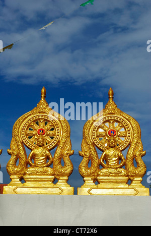 Buddha in Ruine Tempel in Lamphun, Thailand an Wand Stockfoto