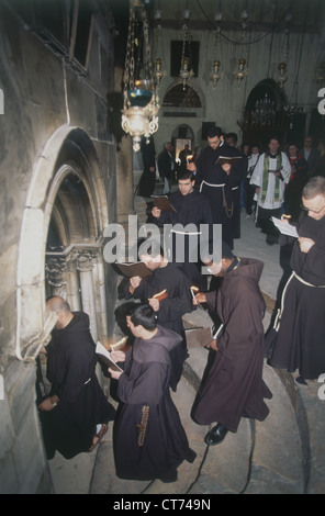 Foto von einer christlichen Feier in der Geburtskirche in Bethlehem Stockfoto