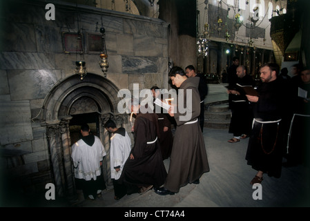 Foto von einer christlichen Feier in der Geburtskirche in Bethlehem Stockfoto