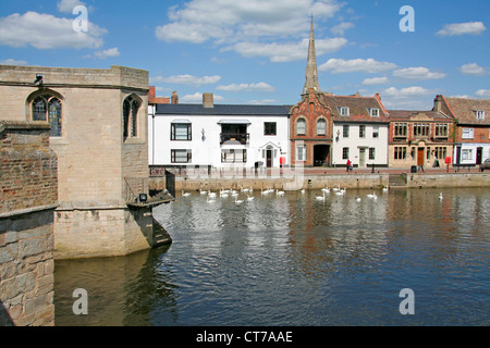 Kapelle auf der Brücke und der Kai Fluss Ouse St Ives Cambridgeshire England UK Stockfoto