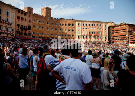 Palio di Siena 2012 - Palio della Madonna di Provenzano (2. Juli, Luglio 2012). Solo pro uso Editoriale / redaktionelle Nutzung nur. Stockfoto