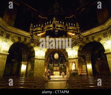 Aachener Dom. Pfälzer Kapelle. Innenraum mit der Bronze-Kronleuchter von Kaiser Barbarossa zur Verfügung gestellt. 1168. Deutschland. Stockfoto