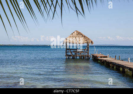 Isla Carenero Waterfront Pier, Archipel Bocas del Toro, Panama. Stockfoto