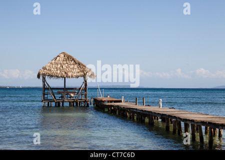 Isla Carenero Waterfront Pier, Archipel Bocas del Toro, Panama. Stockfoto