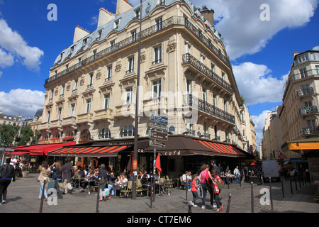 Frankreich, Paris, Boulevard St-Michel, Café, Menschen, Straßenszene, Stockfoto