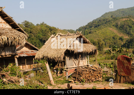 Reis Lagerung Hütten Ban Chaluensouk Khmu Dorf Nordlaos Stockfoto