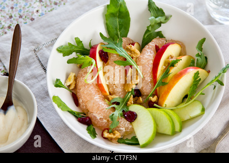 Apfel-Grapefruit und Rucola Stockfoto