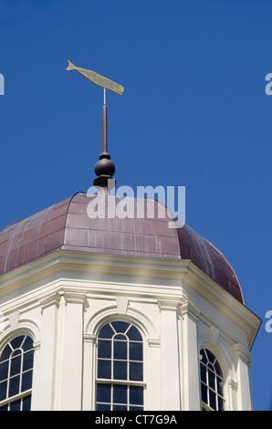 Massachusetts, New Bedford. New Bedford Whaling Museum, Dachterrasse Wal weathervane. Stockfoto