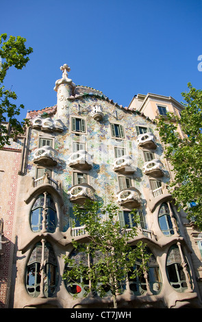 Barcelona, Spanien. Das berühmte Gebäude Casa Batlo wurde von Antoni Gaudi entworfen. Stockfoto