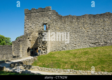 Eintritt zu Pickering Castle Ruinen bleibt Ruine im Sommer Norden Yorkshire England UK Vereinigtes Königreich GB Großbritannien Stockfoto